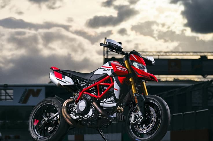 The SP variant has sporty graphics, Öhlins suspension, and Marchesini forged wheels Ducati Hypermotard 950 SP front three fourth shot